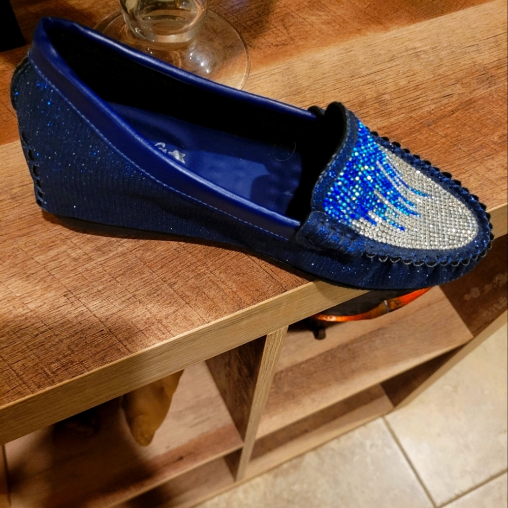 The size says 6.5 but they fit a 7   blue and silver loafer